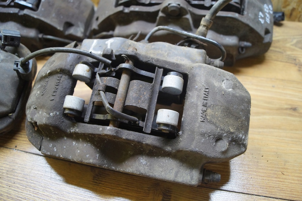 фото №1, Суппорты тормозные задняя audi q7 4l 4.2 fsi kpl