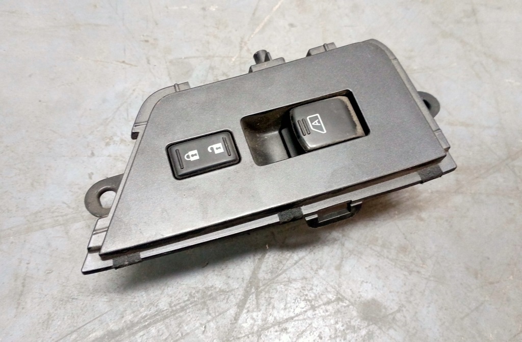 фото №1, Nissan gtr r35 переключатель стекло правый