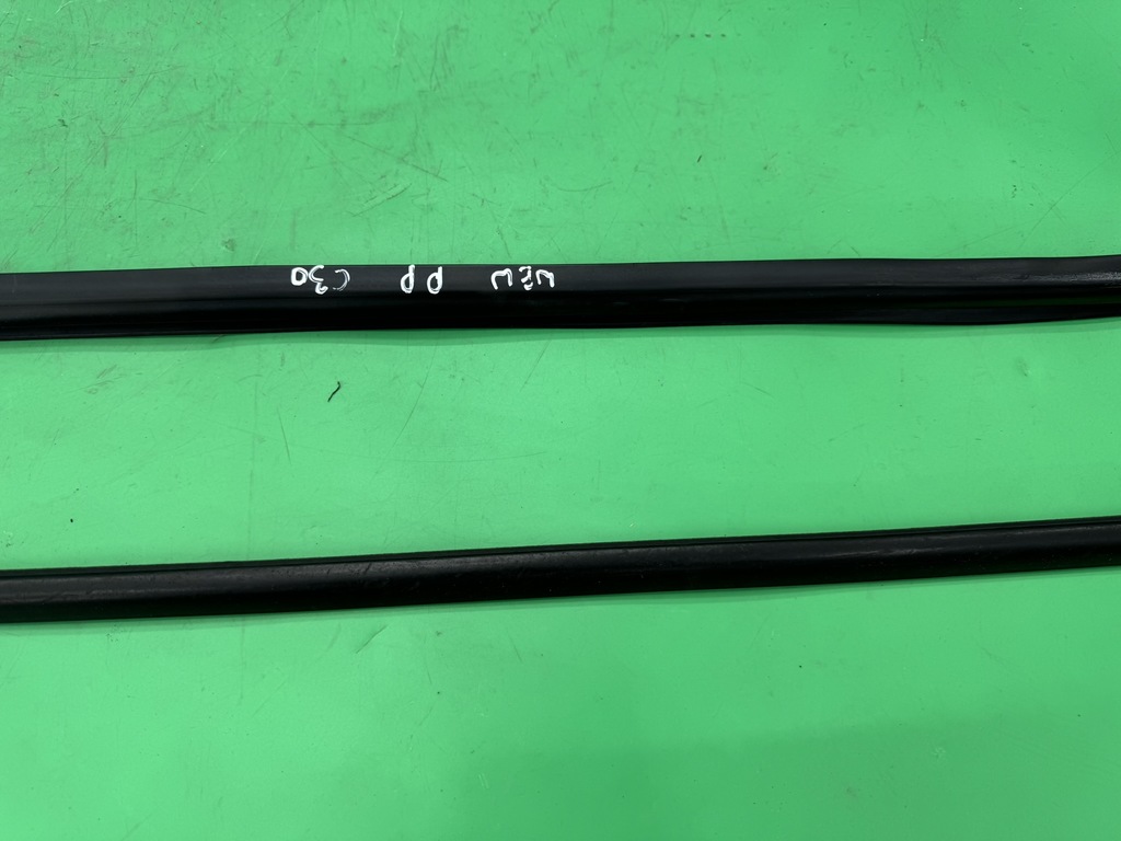 фото №4, Молдинг двері ущільнювач права зовнішня + внутрішня volvo c30 06-