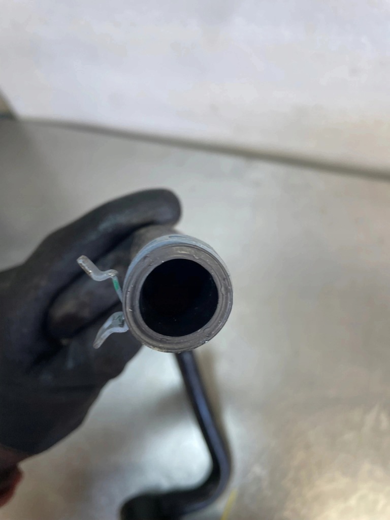 Заливная горловина крышка масла пабтрубок  master trafic 8200795333 152596817r Недорого