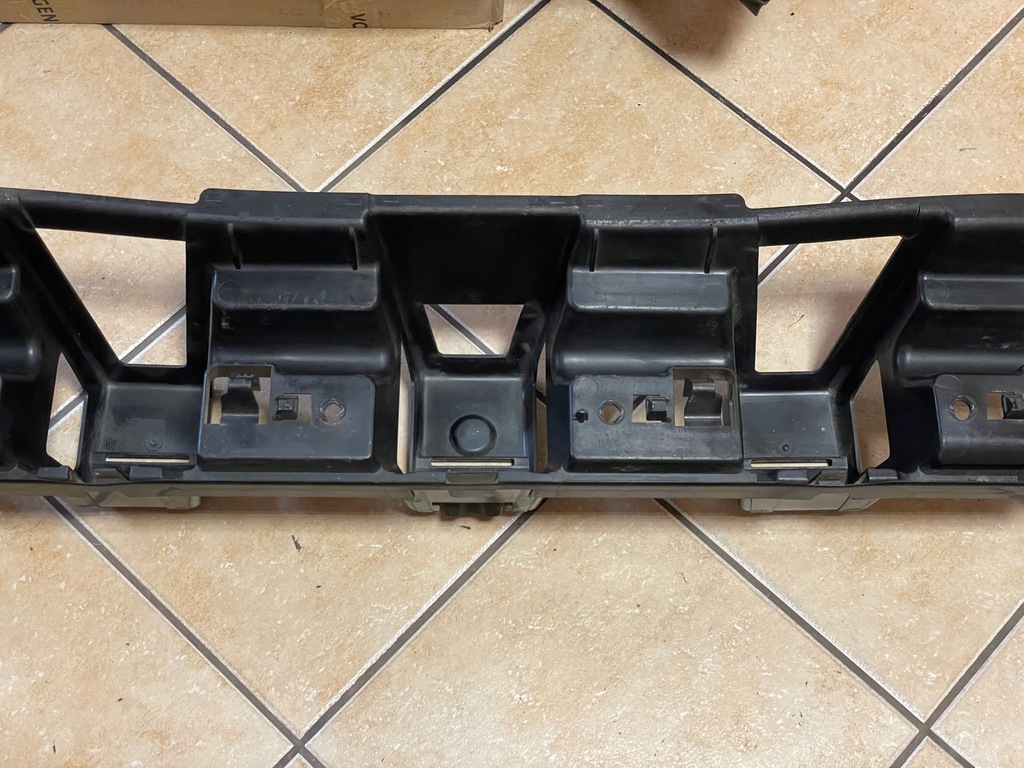 фото №8, Citroen c5 iii направляющая бампера задняя абсорбер 9681049580