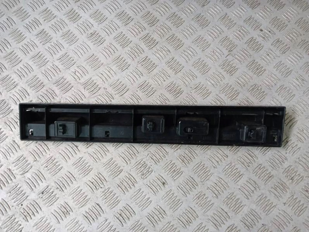 фото №1, M9 направляющая кронштейн накладки порога правый bmw 2 f46