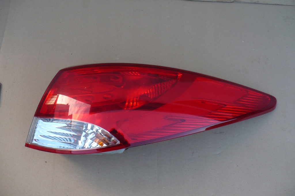 фото №1, Hyundai ix35 - лампа задня права
