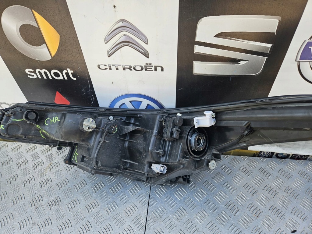 фото №12, Toyota chr лампа правая перед led 81110-f4031-00