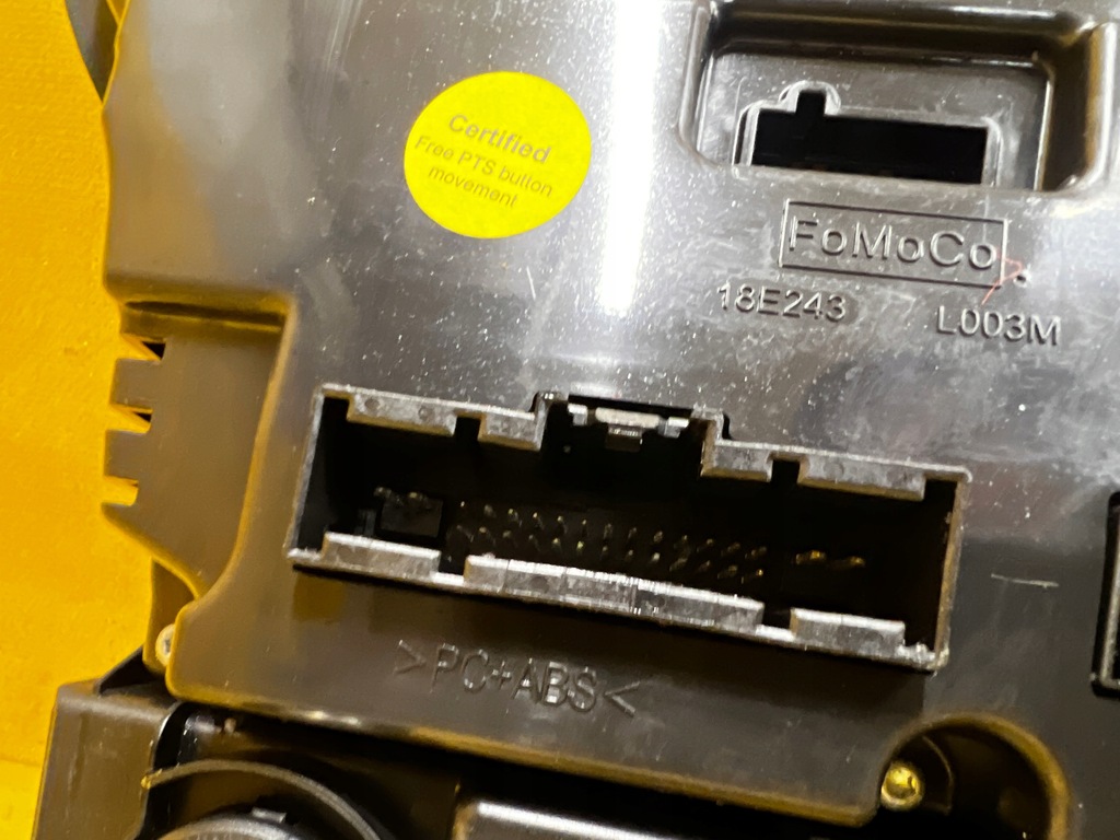 фото №8, Панель кондиционера радио кнопка запуск стоп ford mustang vi usa