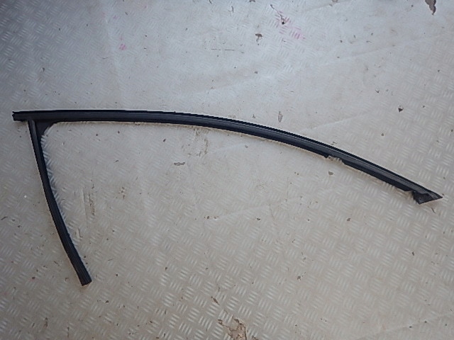 фото №1, Volvo s40 ii v50 молдинг na двері праве передні