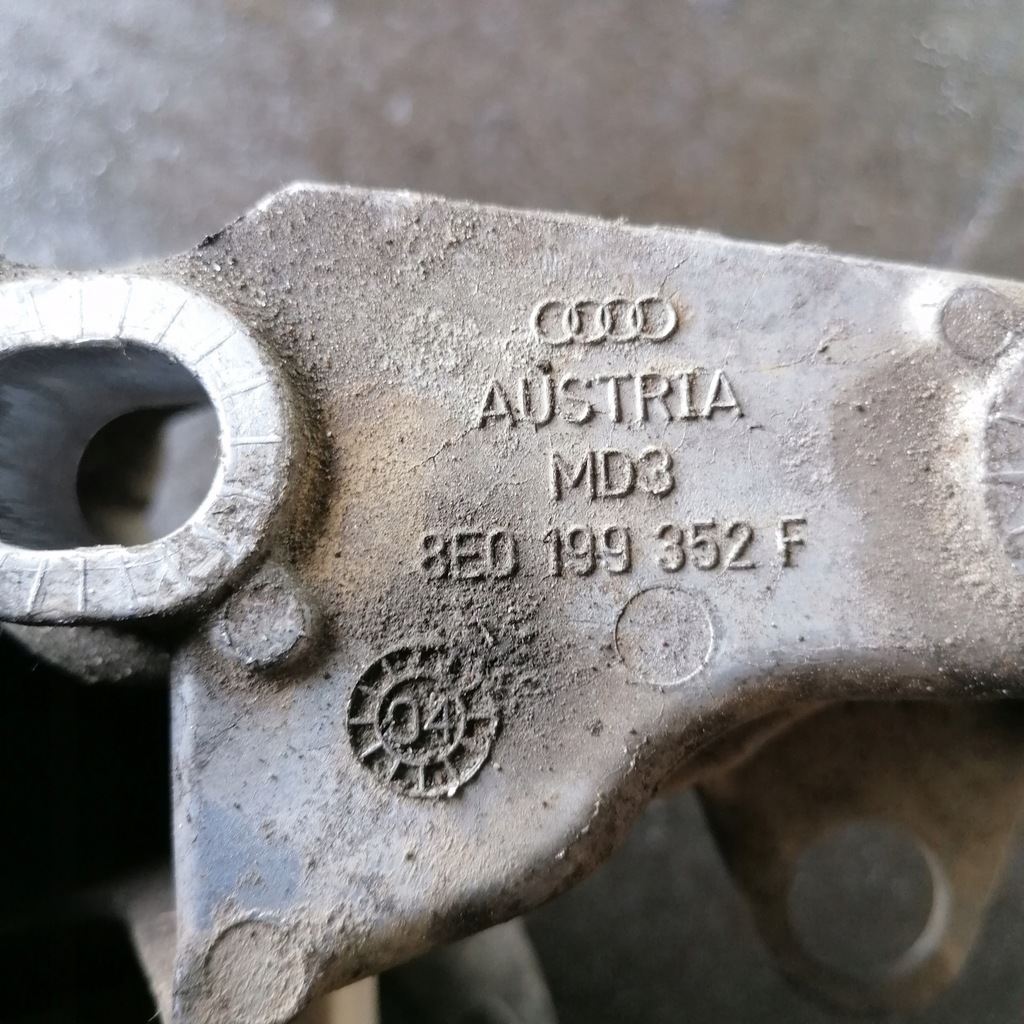 фото №8, A4 b6 1.9tdi тяга стабилизирующий кронштейн двигателя