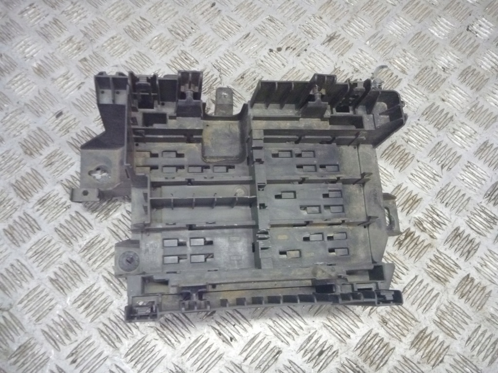 фото №1, Основа запобіжників suburban escalade yukon 15-