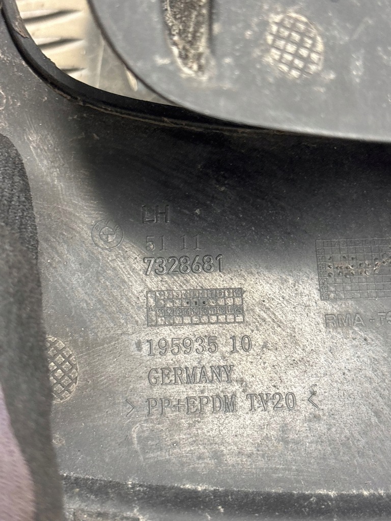 фото №7, Bmw 2 f46 2016 перед сторона левая решётка противотуманной фары