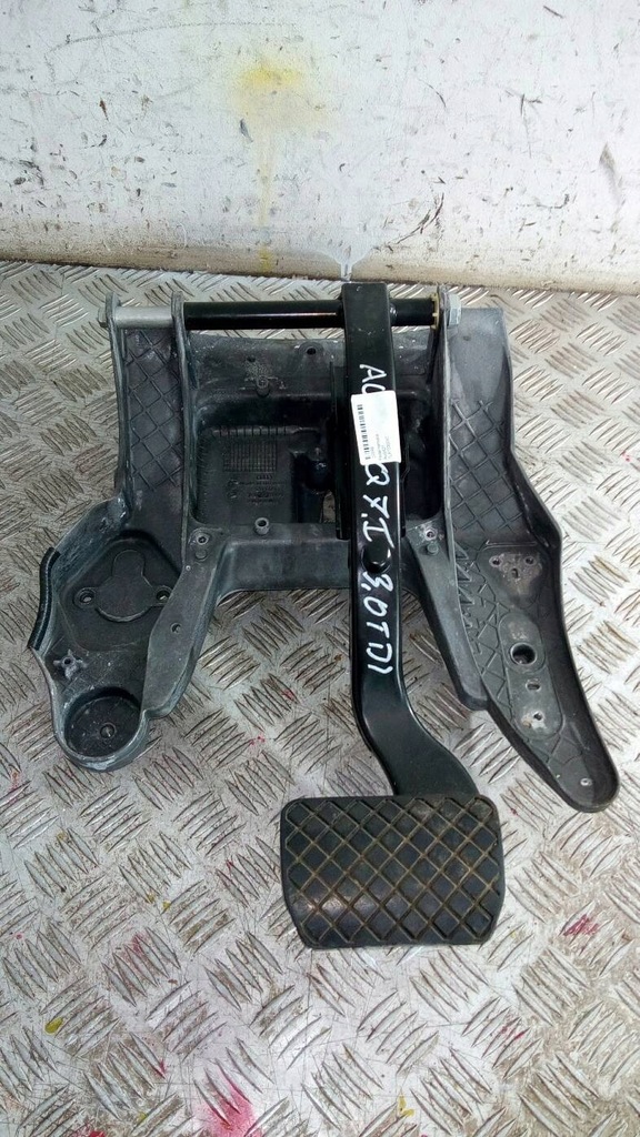 фото №1, Педаль тормоза audi q7 4l 7l8723031c