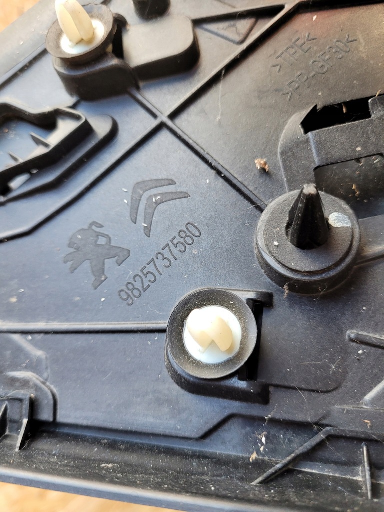 фото №6, Молдинг крила задня правий peugeot 2008 ii 9825737580