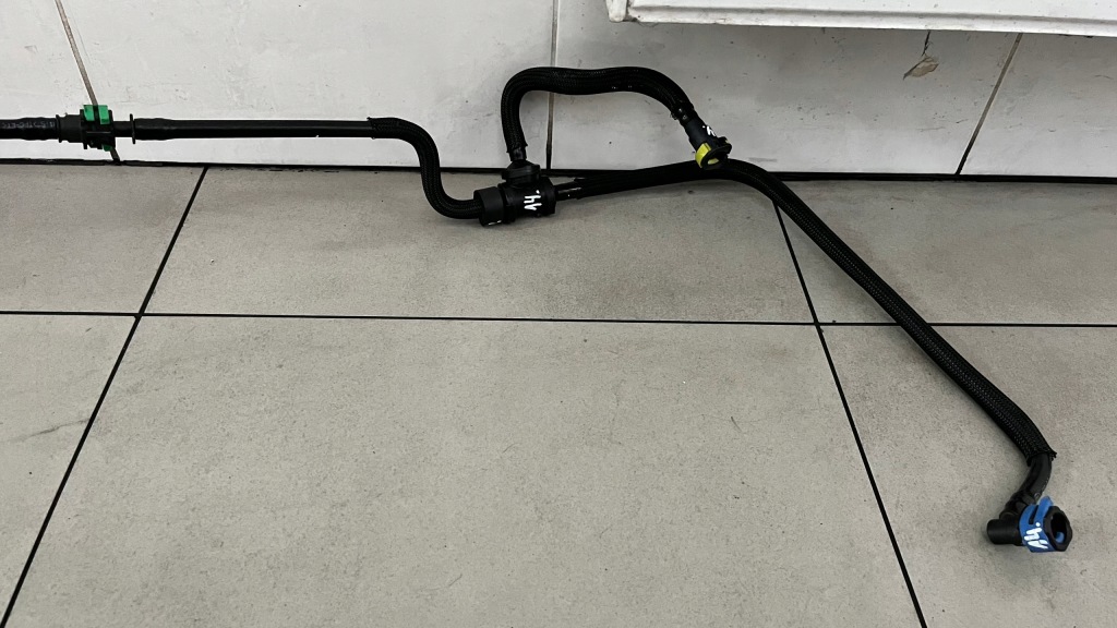 фото №1, Ford mondeo mk5 fusion 2.0 hybrid шланг dg78-9c490-af