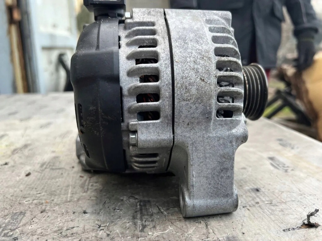 Генератор bmw оригинальный номер 7640131 f45 f20 f30 mini f56 f60 в Украине