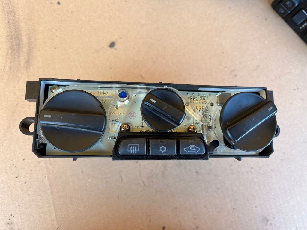 фото №1, Панель кондиционера обдув mitsubishi space star 2002-2005 mn140637