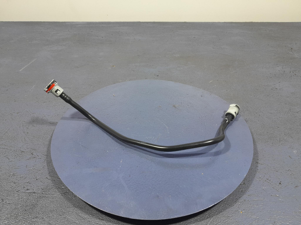 фото №1, Mercedes a35 w177 2.0b 306 km шланг трубка пального a2474708301