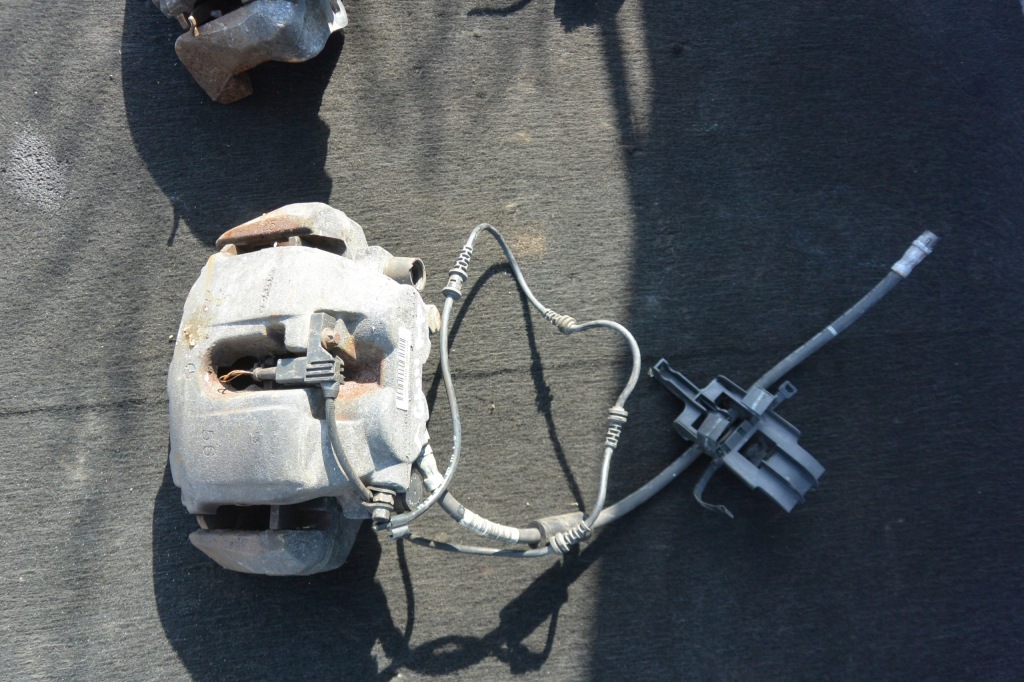 Суппорт тормозной комплект  перед mercedes gl ml 164 Оригинал