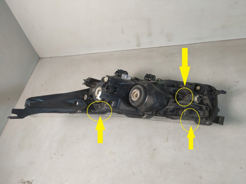 фото №14, Toyota corolla e18 13-16 фара правый лампа перед правая 81110-02e70-00