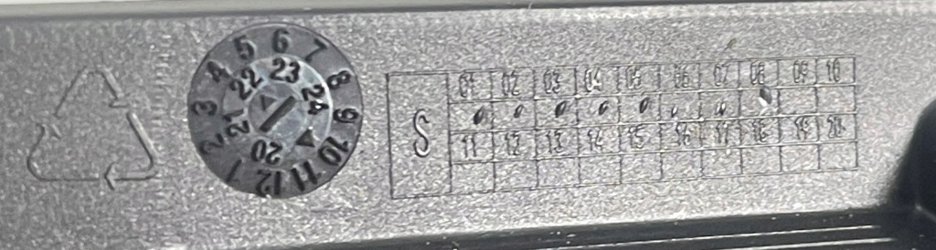 Porsche panamera 976 iii 2023 - решітка бампера середня 976807683a Оригінал