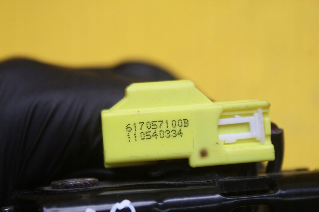 фото №6, Клипса ремней левый задняя volvo v60 s60 ii 31250658