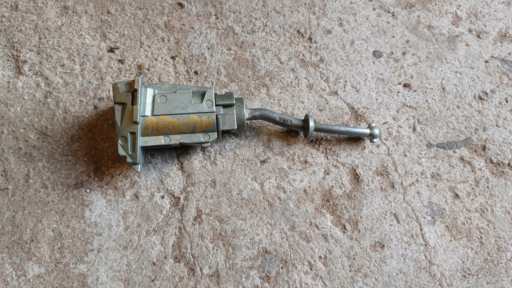 фото №1, Renault arkana вкладыш замка левый передний