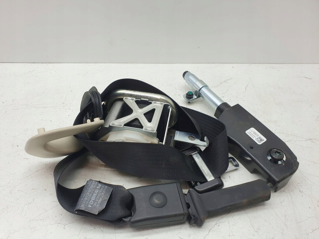 Купить Передний ремень безопасности правая сторона tesla model s 101945100a