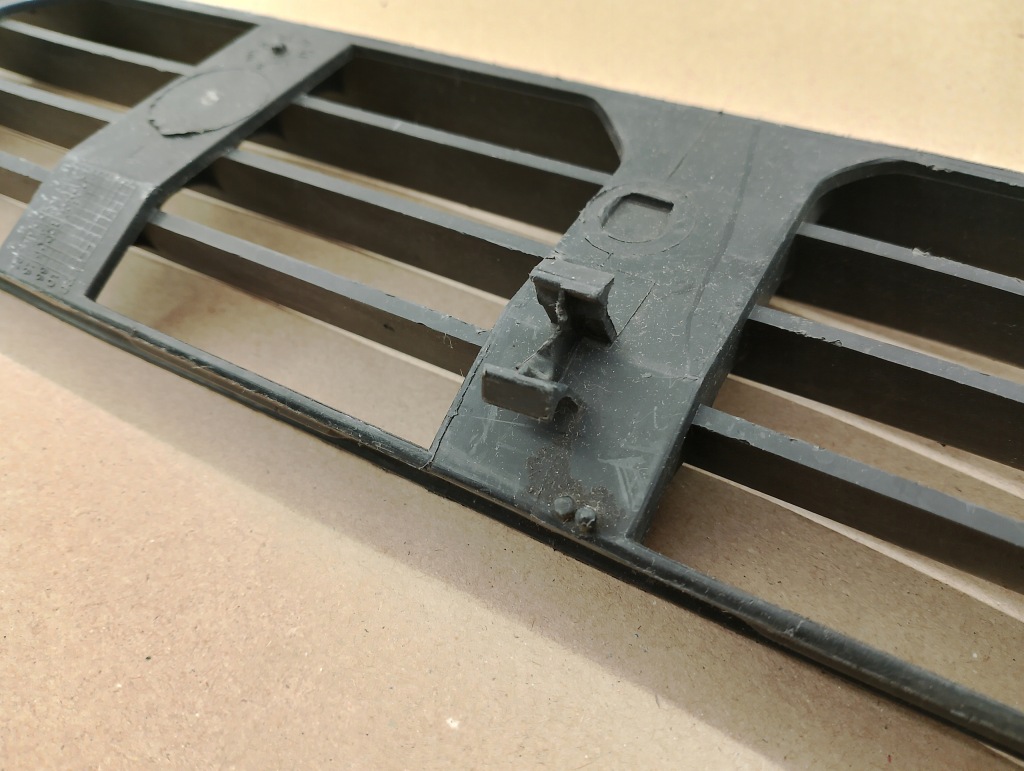 фото №10, Audi a4 b5 94-99 средняя решётка бампера заглушка