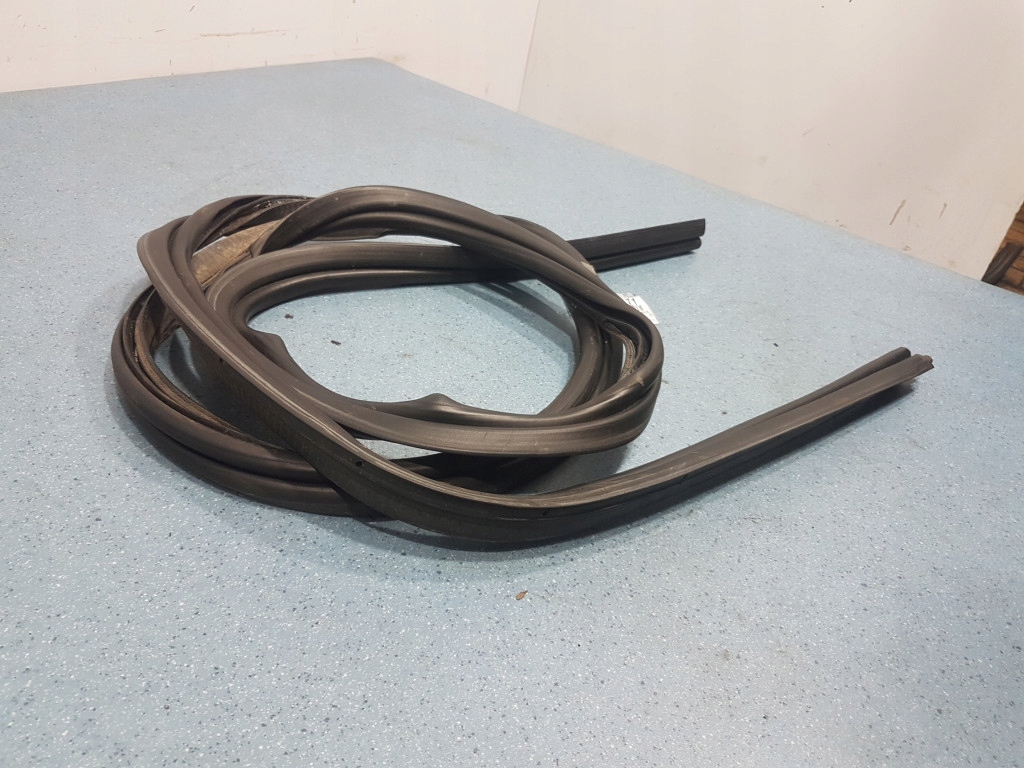 фото №3, Jeep commander прокладка багажника