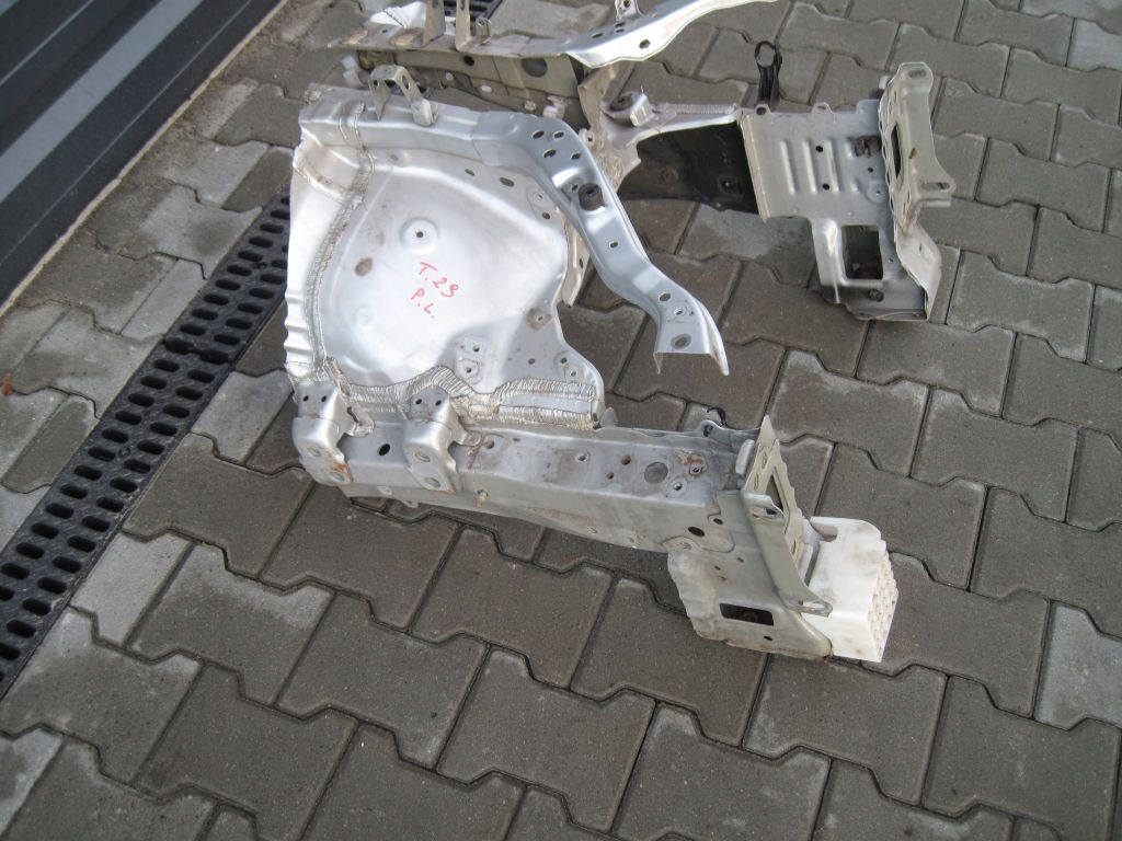 фото №4, Toyota avensis t29 15- чверть права перед