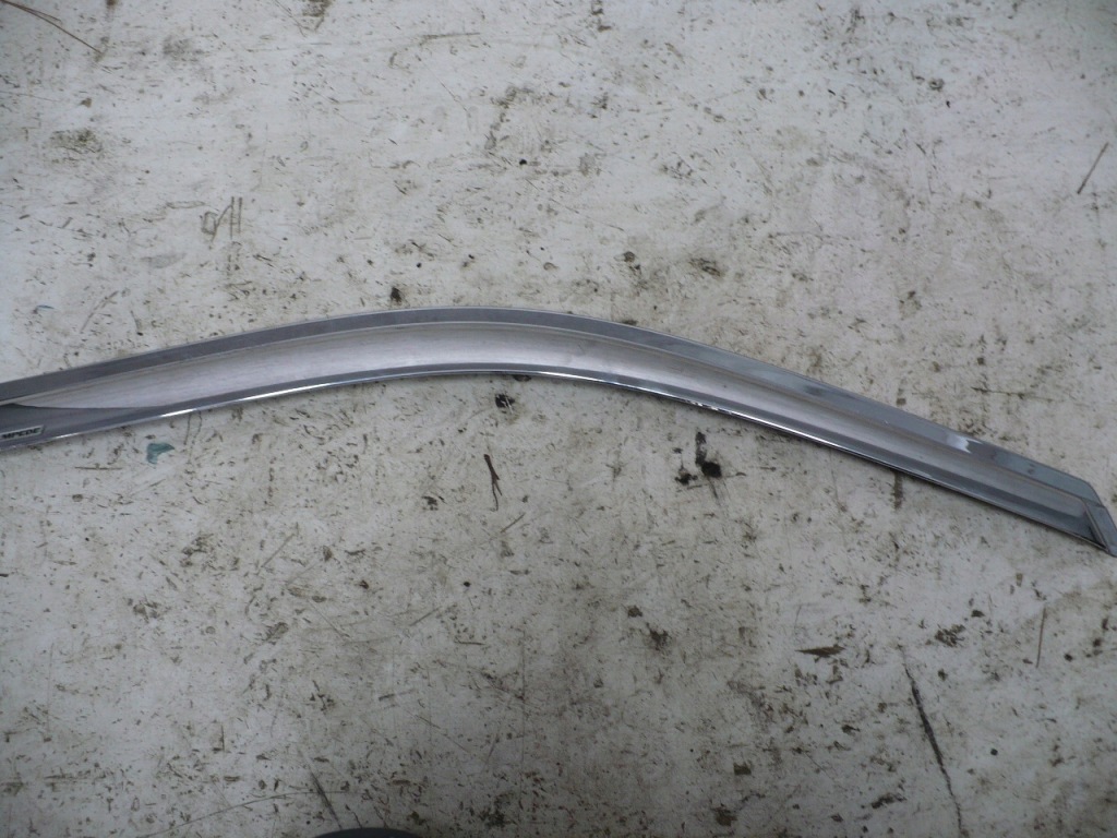 Купити Вітровик правий перед хром dodge ram iv