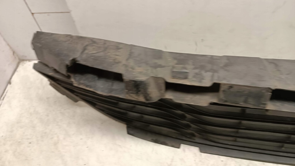 Решётка бампера средняя перед renault megane iii 622540001r Недорого