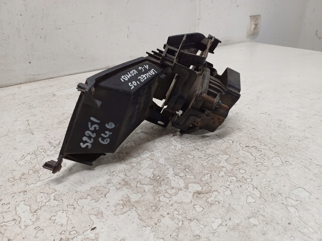 фото №5, Mitsubishi lancer 7 vii kombi 03- противотуманная фара правый + решётка противотуманной фары mn126456