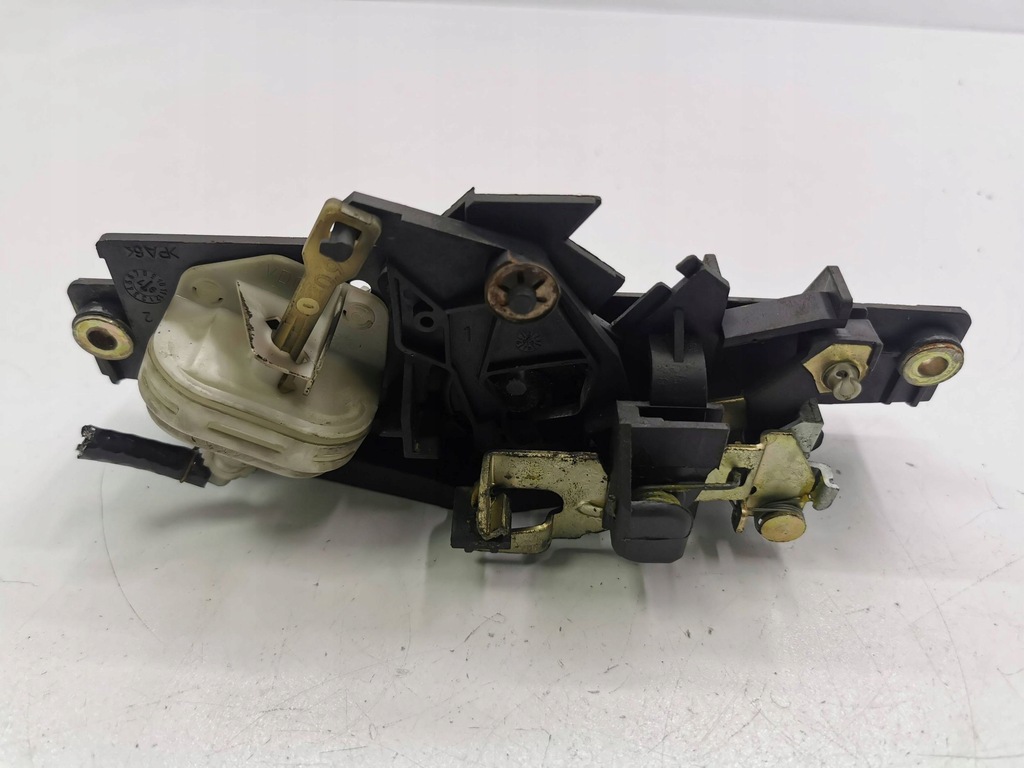 фото №6, Audi a4 s4 b5 8d 1997 замок крышки задний / багажника