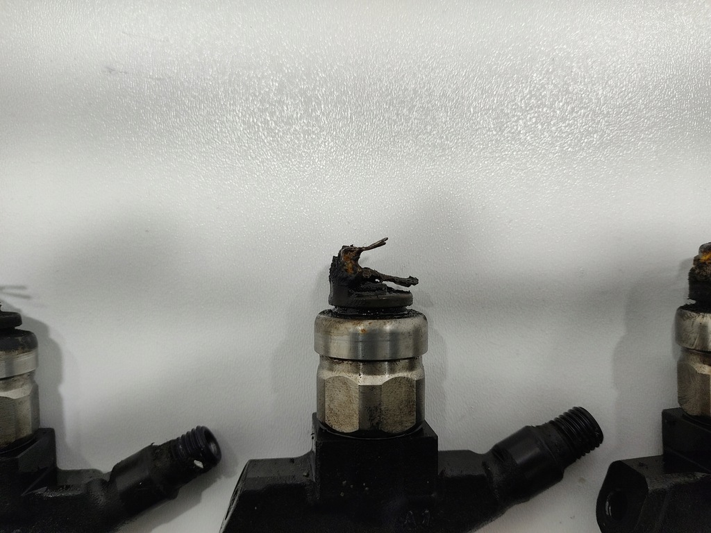 фото №9, Форсунка форсунки cabstar maxity 2.5 dci 166003xn0a комплект 2007-14