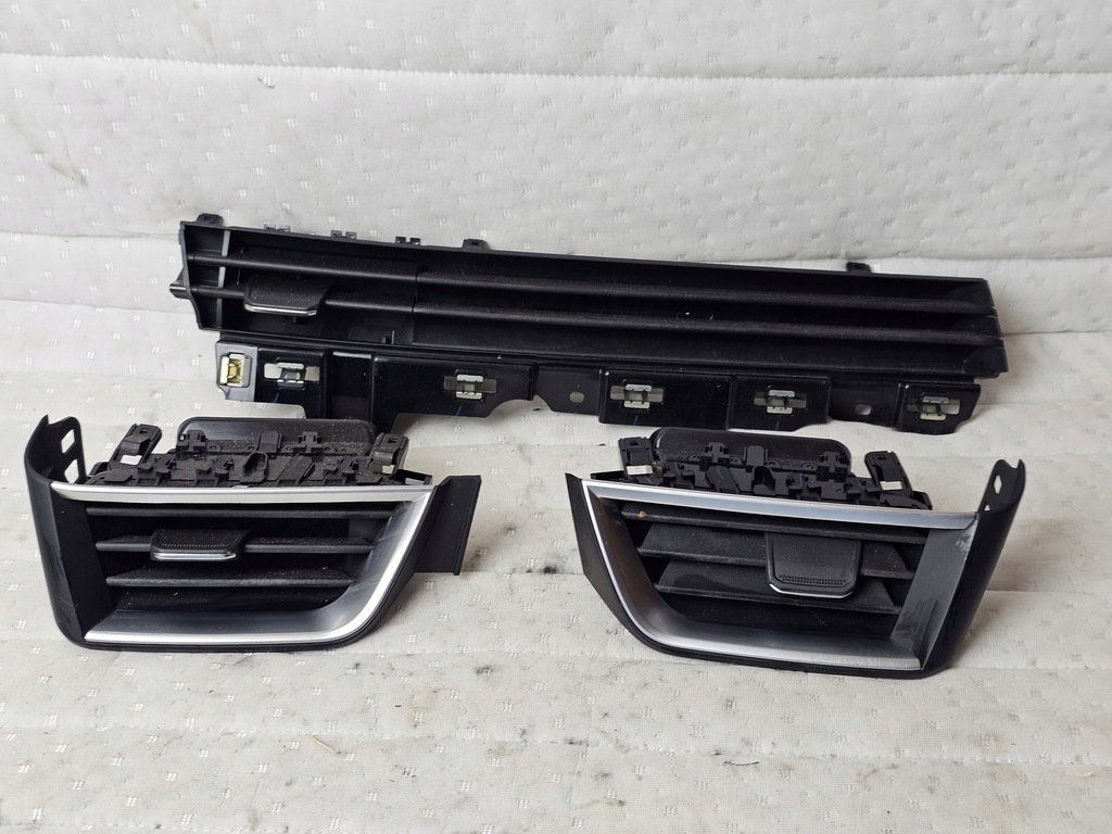 фото №1, Решётка обдув молдинг dekor консоли w панель renault clio v