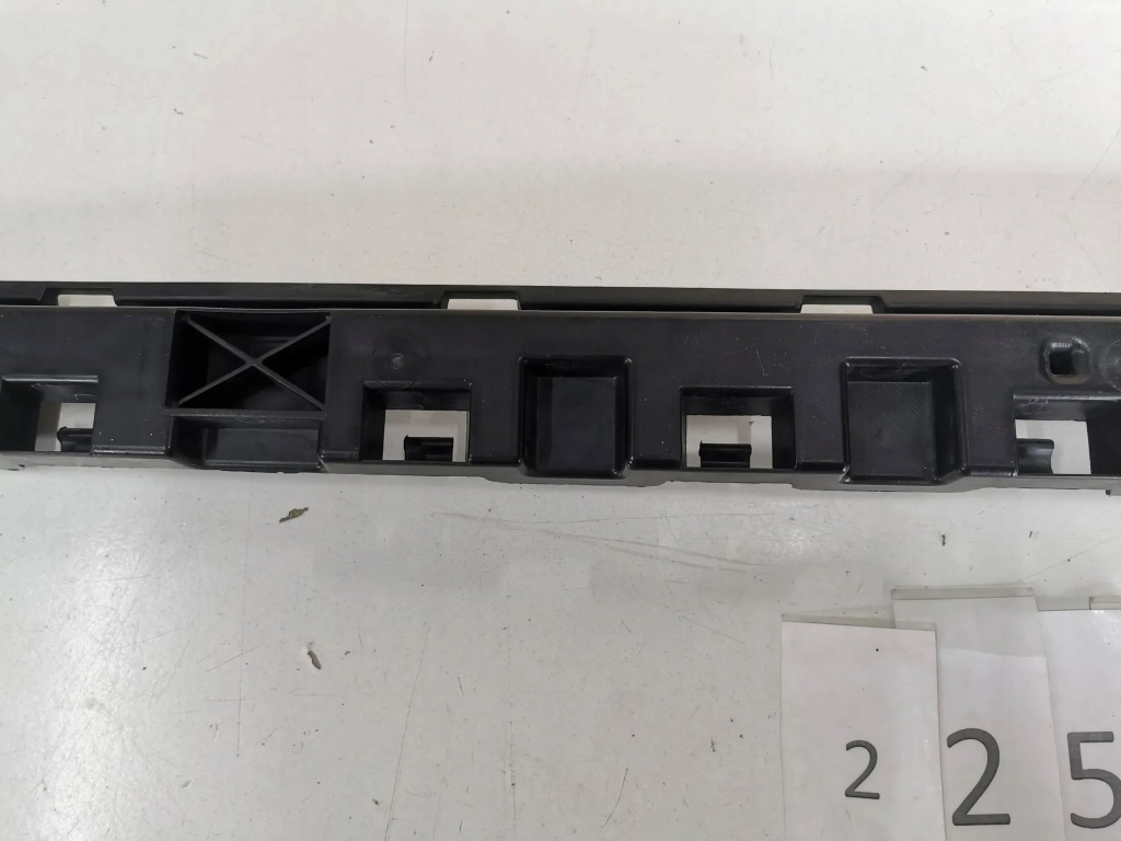 Купити Середній напрямна бампера на задній mecedes a-klasa w-176 дорестайлінг  2.253