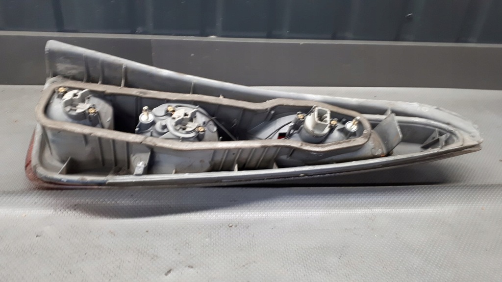 фото №7, Лампа левый задняя yaris verso i lift 04r