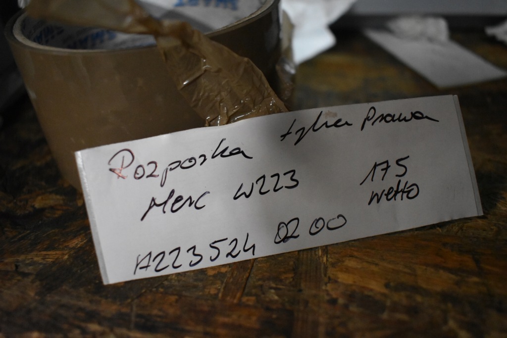 фото №3, Idealna распорка задняя правая mercedes w223 1