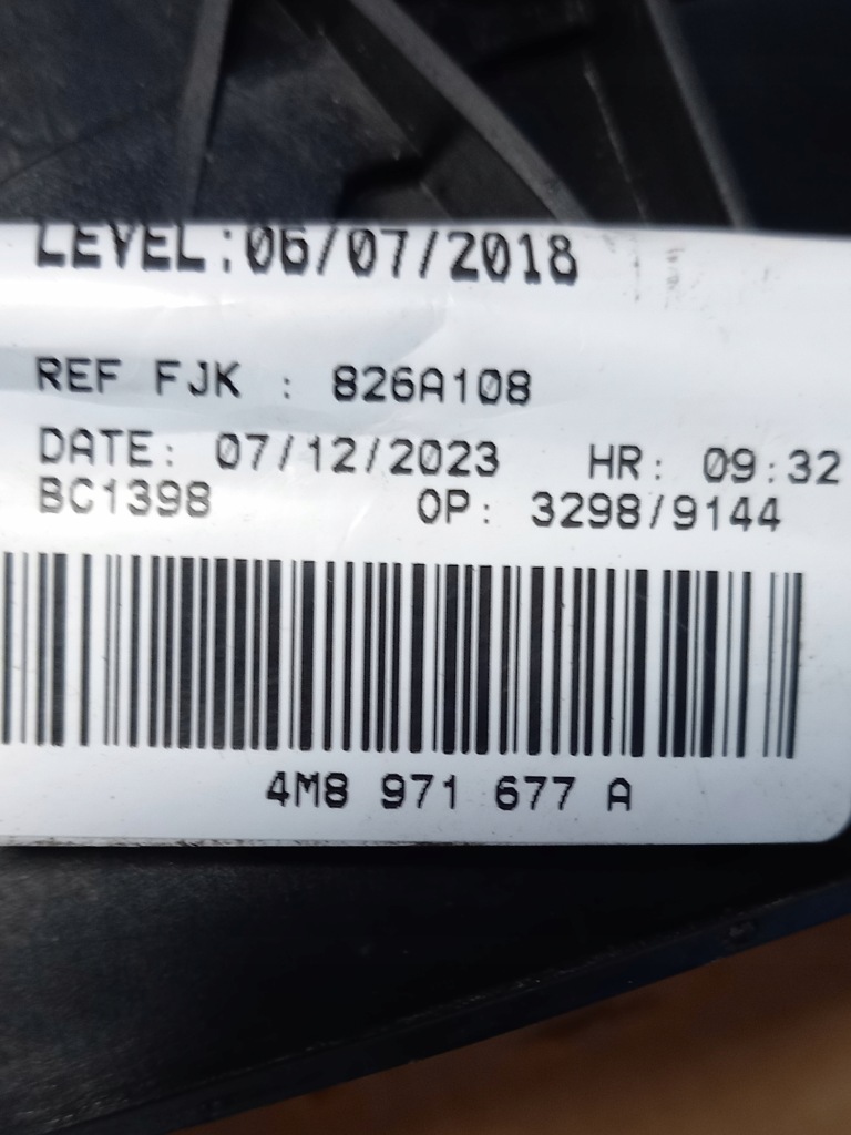 Праве  кронштейн фари датчик ударний audi q8 4m8805608d 4n0959651d Недорого