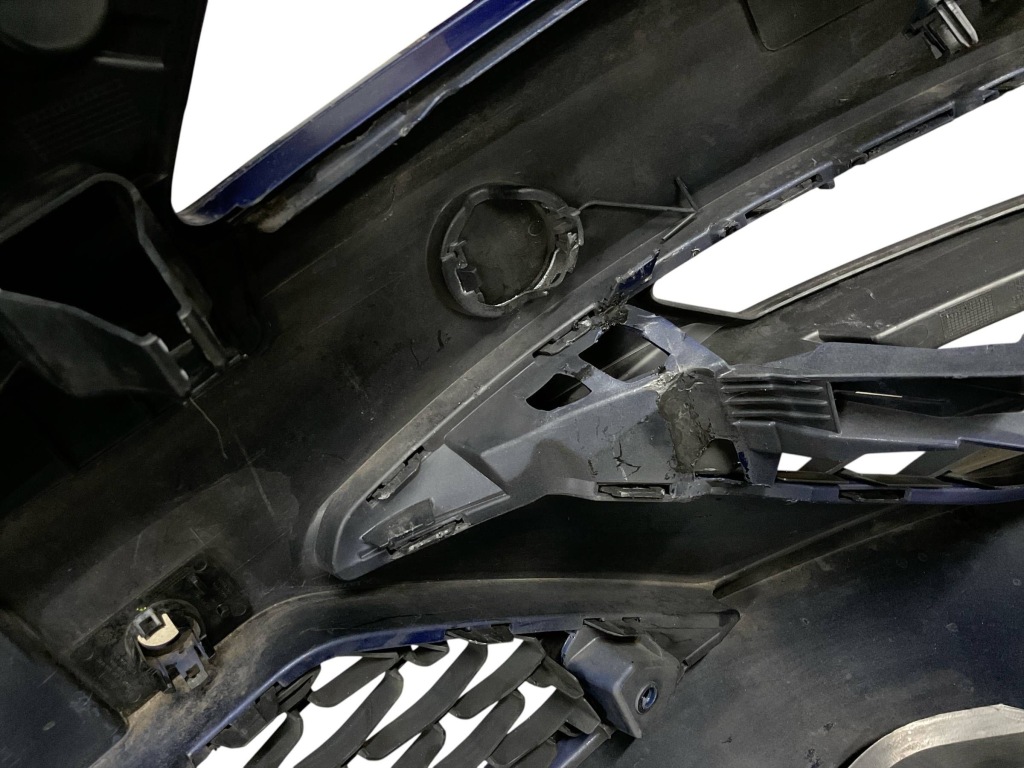 Бампер, решітка , решітка радіатора, ґрати seat leon 3 рестайлінг  cupra 331. Недорого