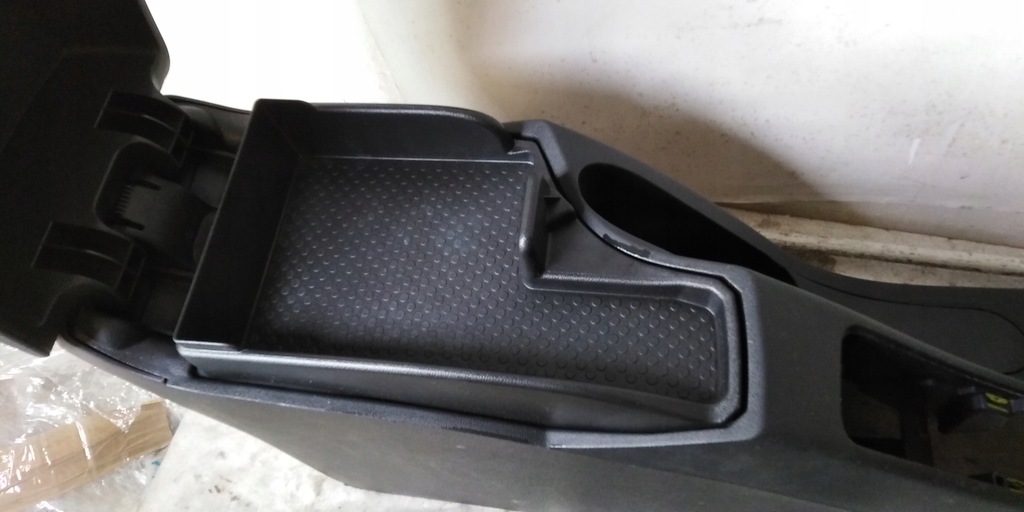 фото №12, Altea toledo iii подлокотник туннель средний 04-09r