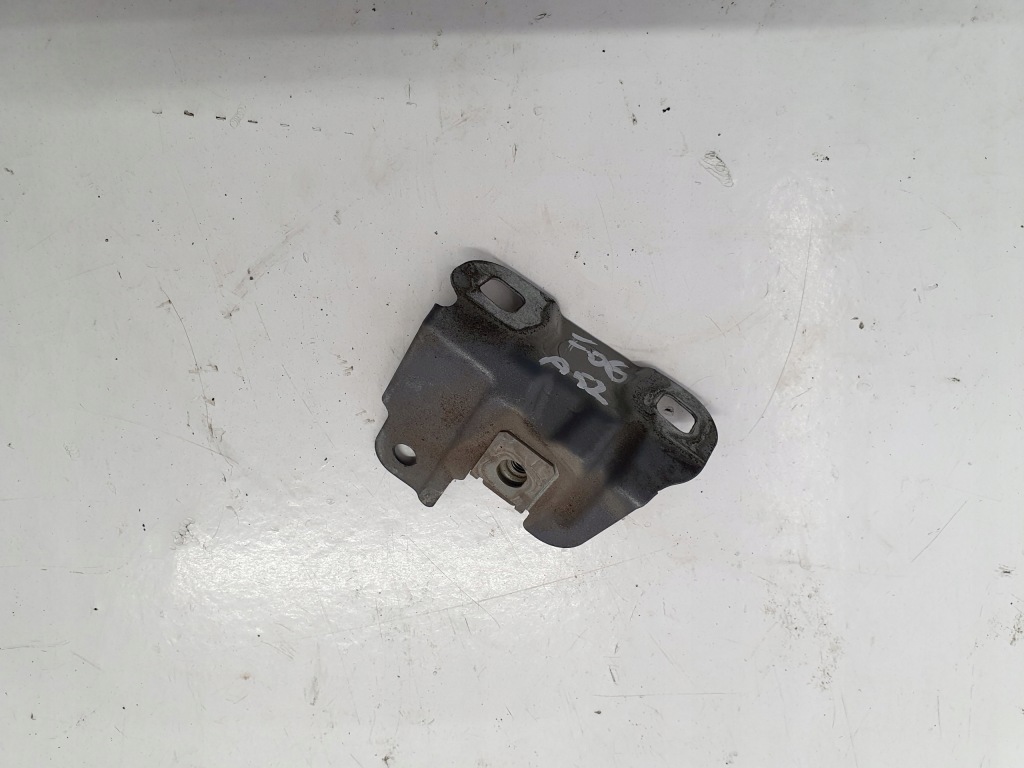 фото №1, Bmw 6 f06 кронштейн крила правий перед a52