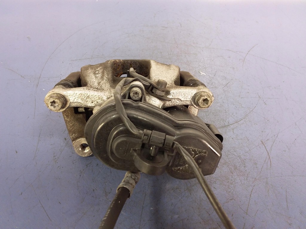 фото №4, Audi a4 b9 a5 супорт задня правий задній скоба