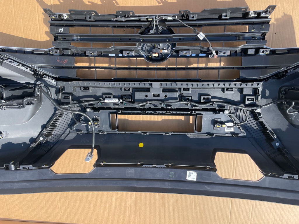 фото №12, Бампер решётка радиатора vw amarok ii 2022- w цвет lc9x камера kompletny jak новый