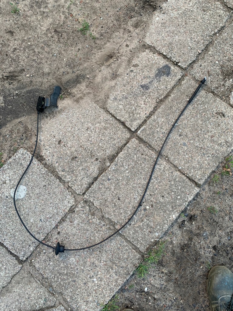 фото №1, Peugeot 208 трос відкривання капот