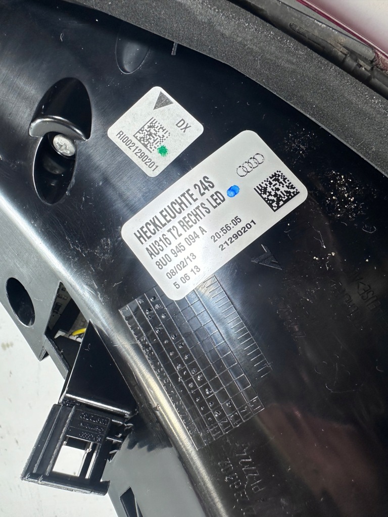 фото №5, Q3 8u лампа правая задняя задняя led 8u0945094a