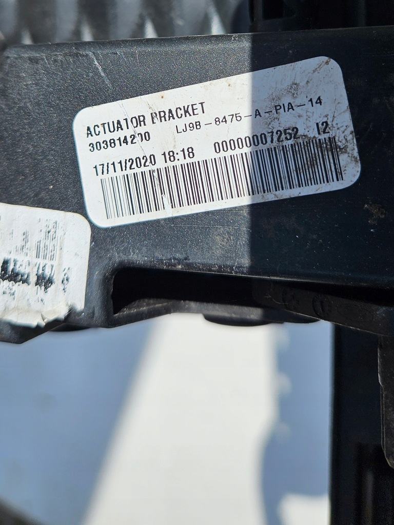 фото №13, Бампер ford mustang mach-e 20- перед dół