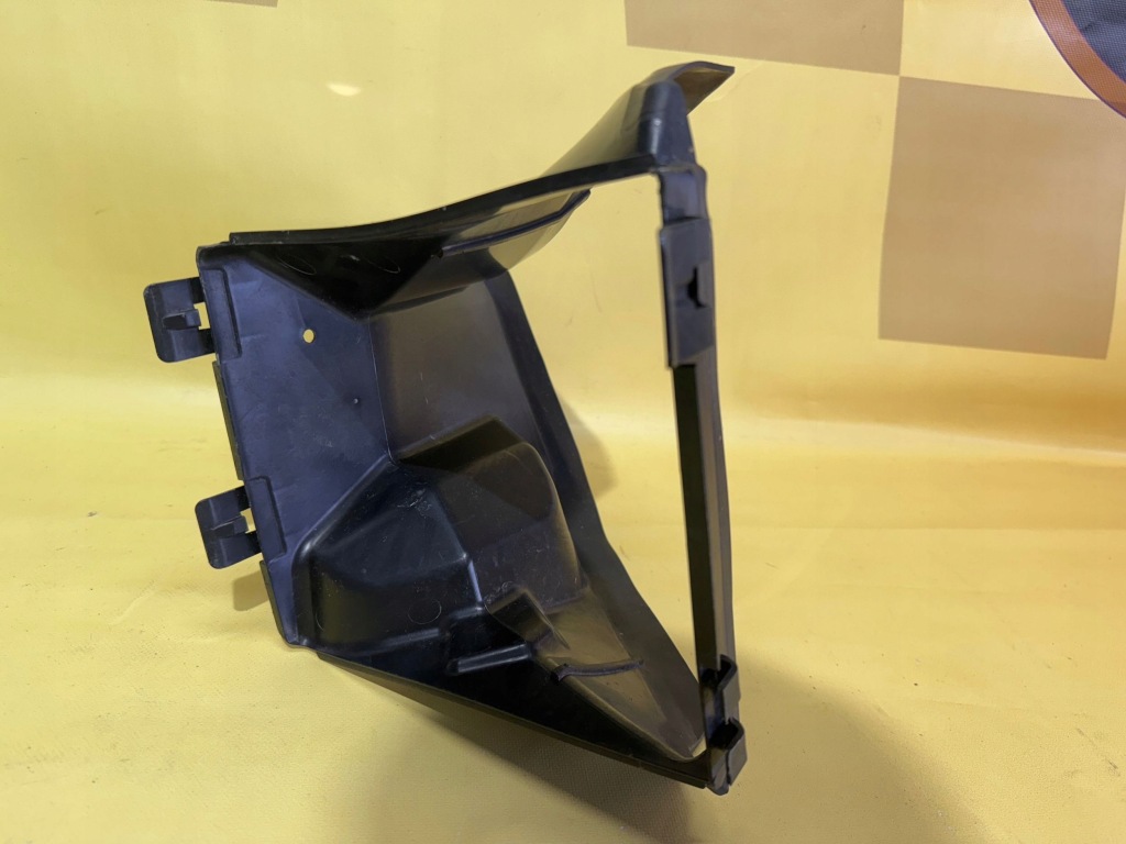 Audi a3 8y кермо  впуск повітря лівий перед 8y0121673c в Україні