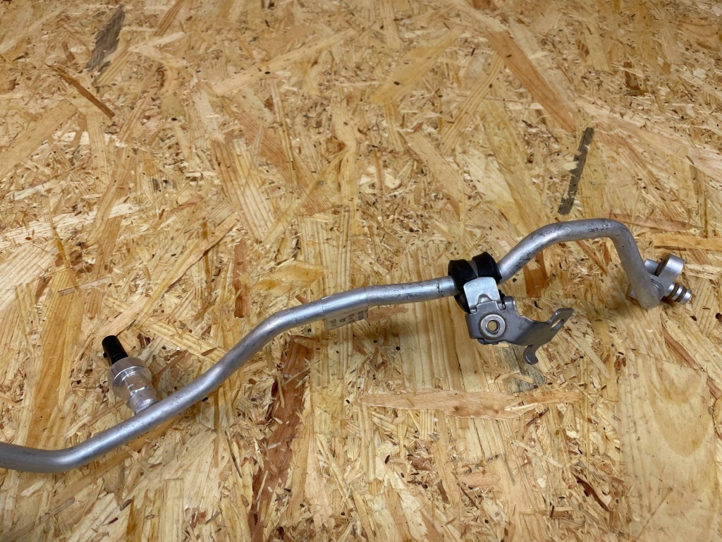 Патрубок трубка шланг кондиціонера jeep renegade 1.3 гібрид 00521137540 Оригінал