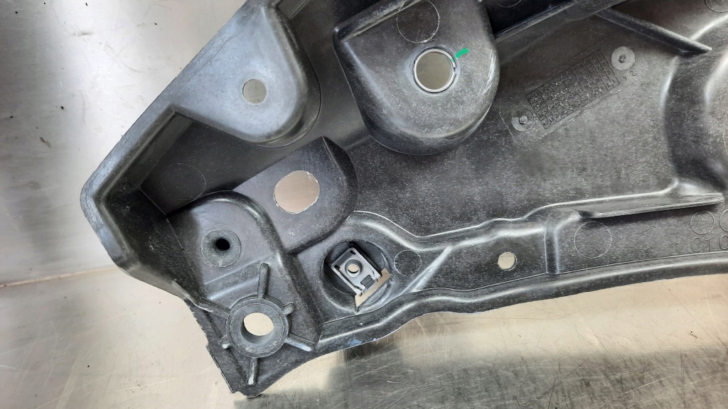 фото №8, Напрямна бампера перед правий 31468232 volvo v60 ii s60 iii 19-