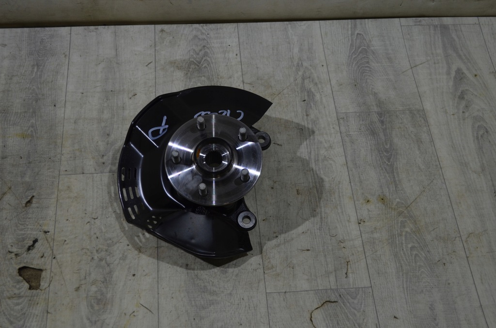 фото №1, Toyota yaris cross поворотный кулак ступица правый перед передняя